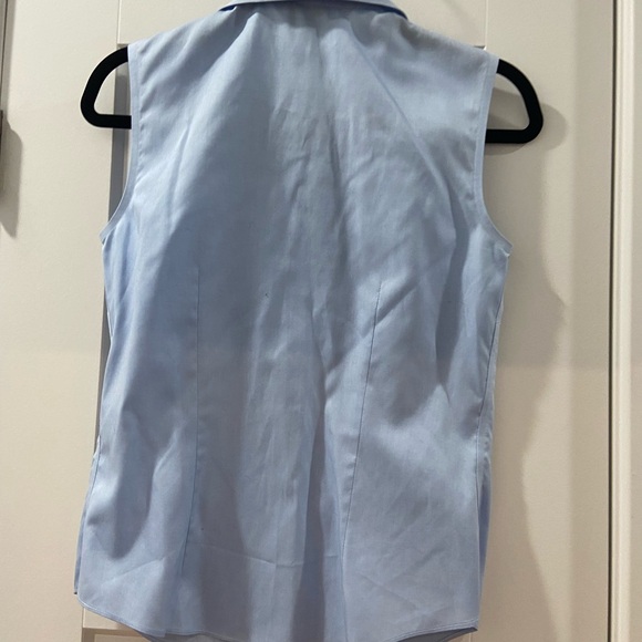 Casual Corner Non Iron sleeve less fitted button down baby blue Women's XS EUC - Picture 14 of 14